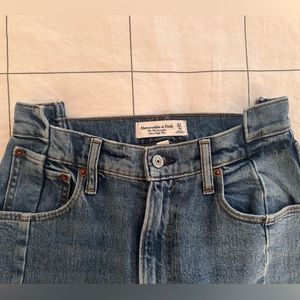Abercrombie 90s Straight Leg Jean